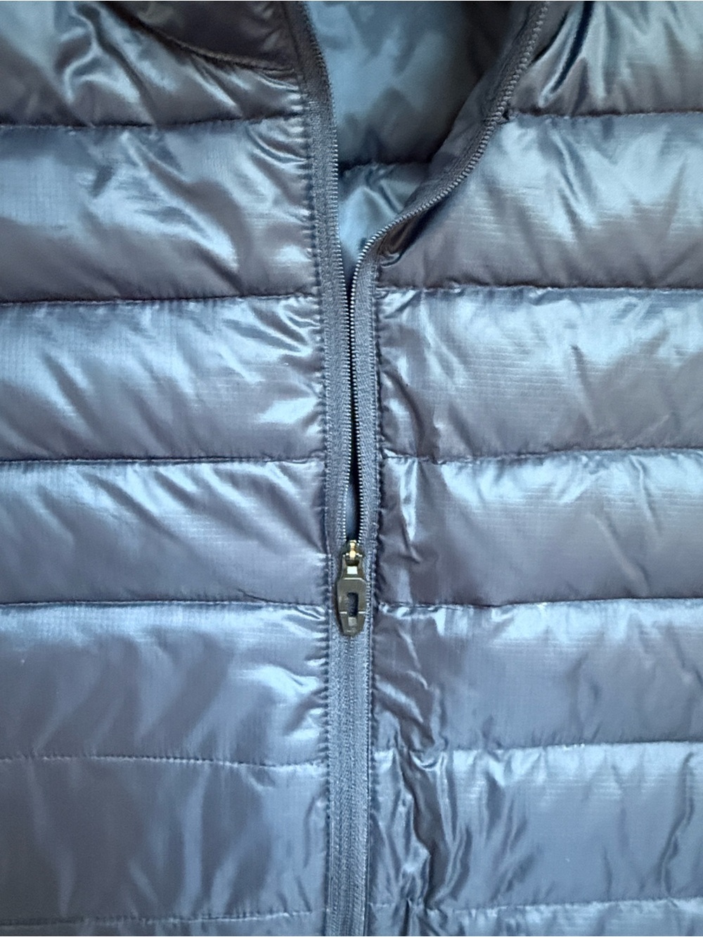 Oakley Men's Navy Quilted Packable Puffer Vest Size L - Picture 5 of 5